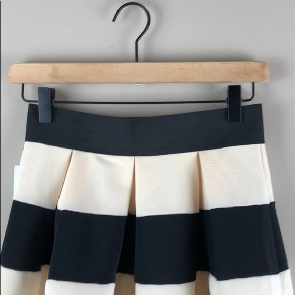 Humble Chic Striped Skirt (Size Medium) - Picture 3 of 8